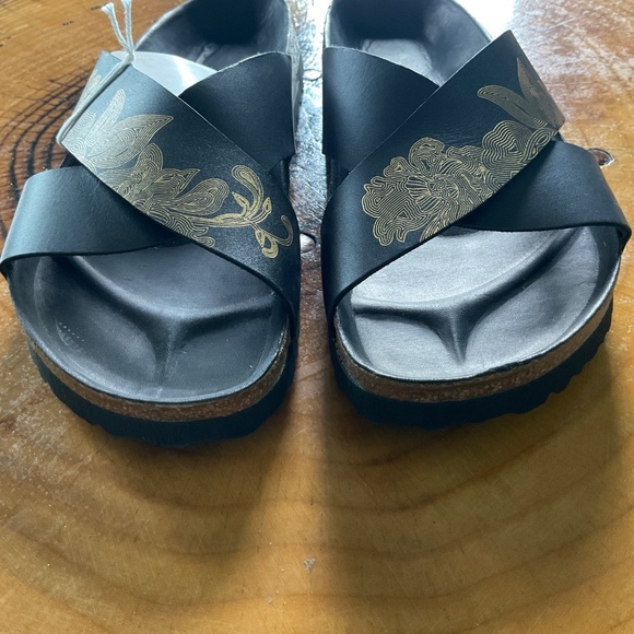 Papillio Sandals made by Birkenstock Black w/ Gold Print Ladies 9 /Mens 7 - Picture 6 of 13